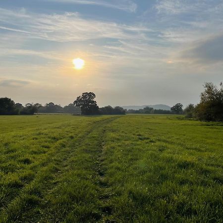Severnside Boat And Caravan Park Gloucestershire - Caravan 1 Deerhurst Bagian luar foto
