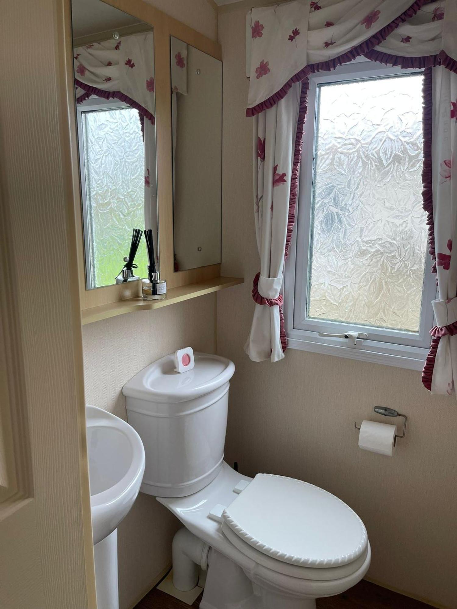 Severnside Boat And Caravan Park Gloucestershire - Caravan 1 Deerhurst Bagian luar foto