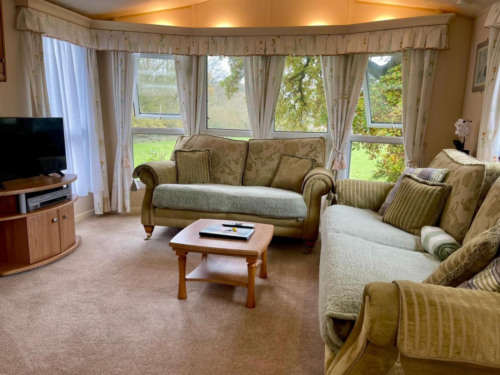 Severnside Boat And Caravan Park Gloucestershire - Caravan 1 Deerhurst Bagian luar foto