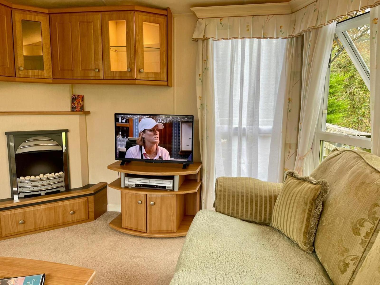 Severnside Boat And Caravan Park Gloucestershire - Caravan 1 Deerhurst Bagian luar foto